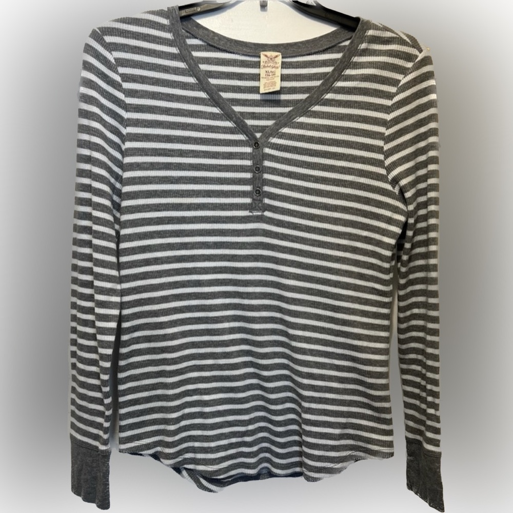 🎉3 for 30🎉Faded glory long sleeve pull over shirt